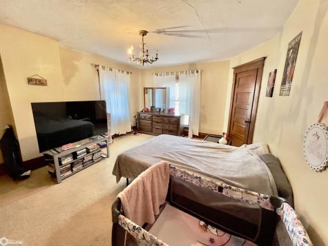 1602 Clark Street Charles City IA 50616