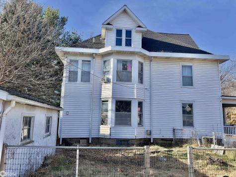 1602 Clark Street Charles City IA 50616