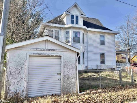 1602 Clark Street Charles City IA 50616