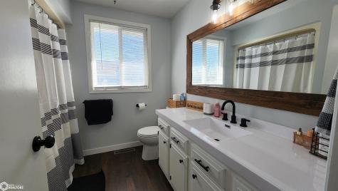 2117 S Mckinley Avenue Mason City IA 50401