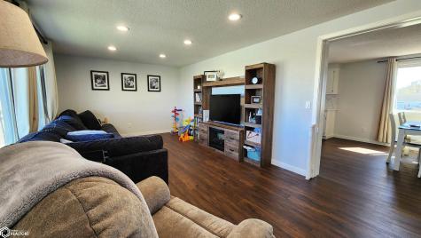 2117 S Mckinley Avenue Mason City IA 50401