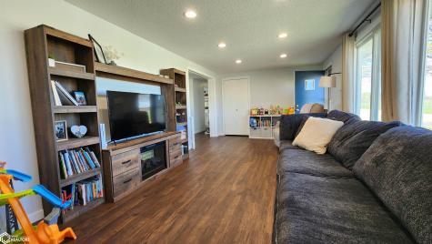 2117 S Mckinley Avenue Mason City IA 50401