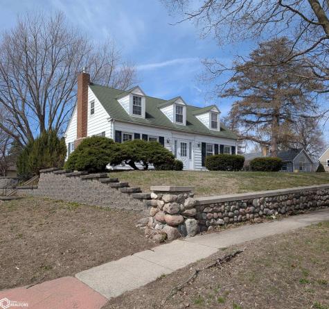 646 S Clark Street Forest City IA 50436