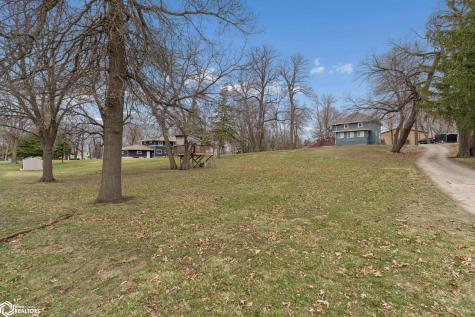 4466 Park Avenue Clear Lake IA 50428