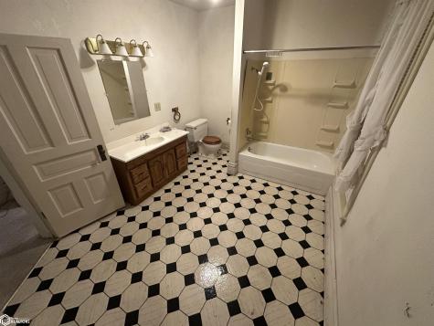 120 1st Avenue SE Clarion IA 50525