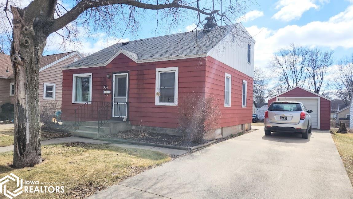 935 11th Street NE Mason City IA 50401