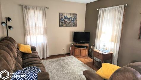 935 11th Street NE Mason City IA 50401