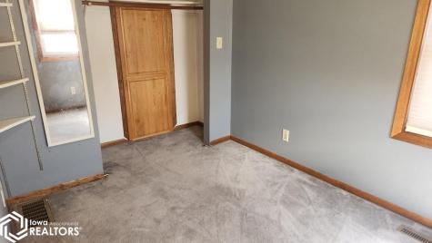 935 11th Street NE Mason City IA 50401