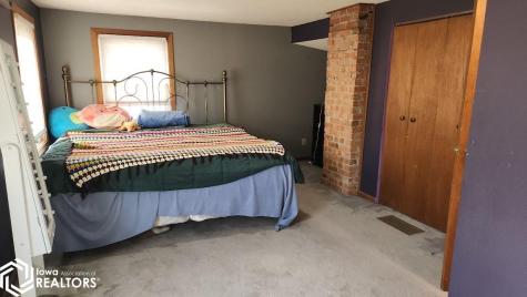 935 11th Street NE Mason City IA 50401
