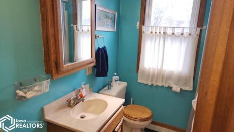 935 11th Street NE Mason City IA 50401