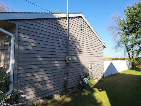 1221 S Main Street Clarion IA 50525
