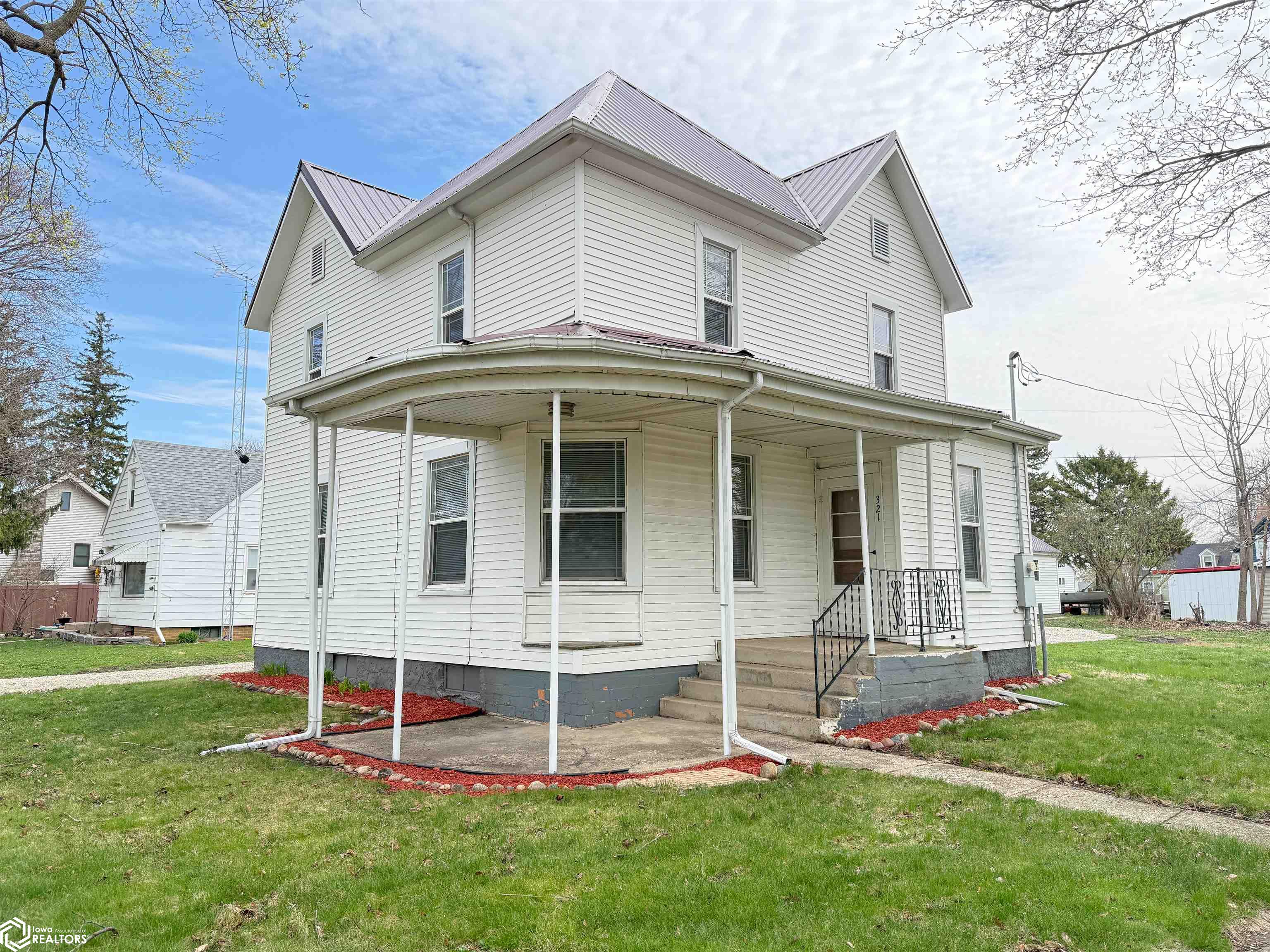 321 S Van Kirk Street Latimer IA 50452