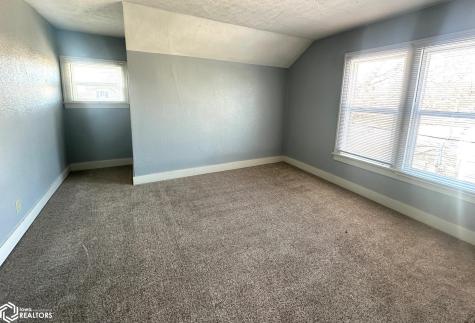 912 River Street Iowa Falls IA 50126