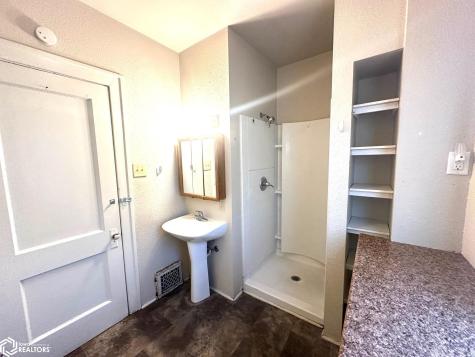 912 River Street Iowa Falls IA 50126