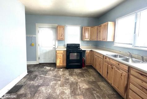 912 River Street Iowa Falls IA 50126