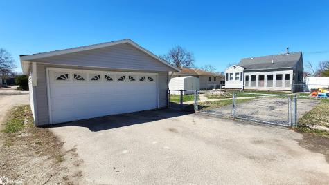 1029 1st Street NE Mason City IA 50401