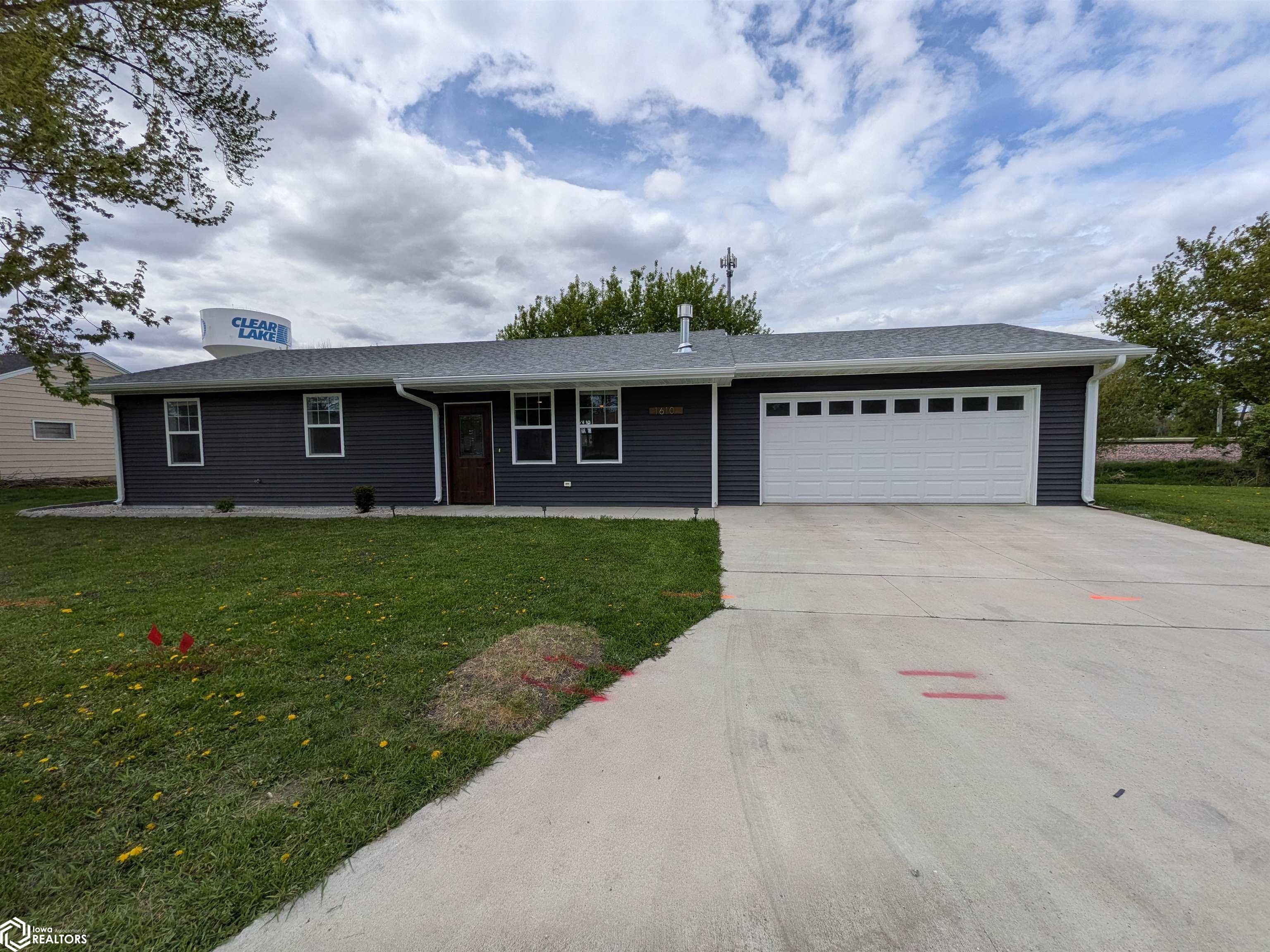 1610 W 7th Avenue N Clear Lake IA 50428
