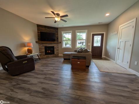 1610 W 7th Avenue N Clear Lake IA 50428