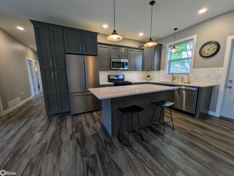 1610 W 7th Avenue N Clear Lake IA 50428