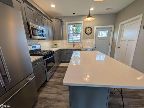1610 W 7th Avenue N Clear Lake IA 50428