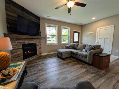 1610 W 7th Avenue N Clear Lake IA 50428