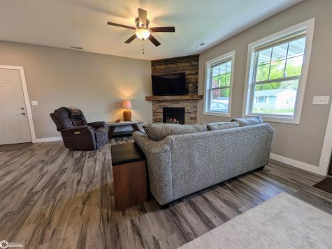 1610 W 7th Avenue N Clear Lake IA 50428