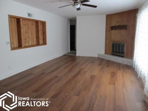711 1st Street NE Belmond IA 50421