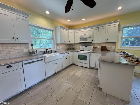 300 N 4th Street Clear Lake IA 50428