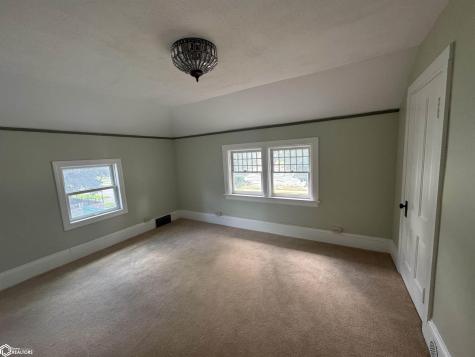 300 N 4th Street Clear Lake IA 50428