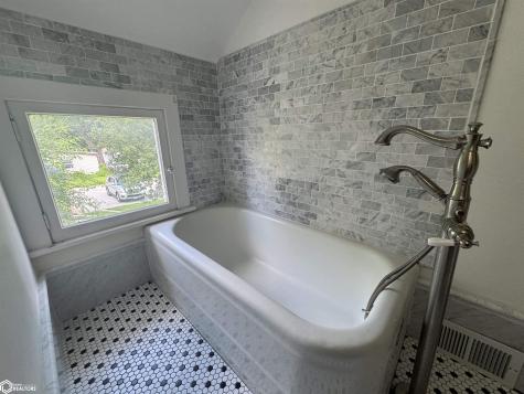 300 N 4th Street Clear Lake IA 50428