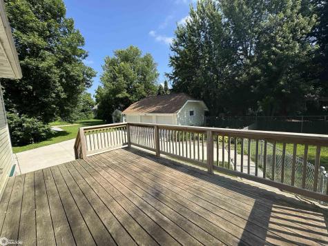 300 N 4th Street Clear Lake IA 50428