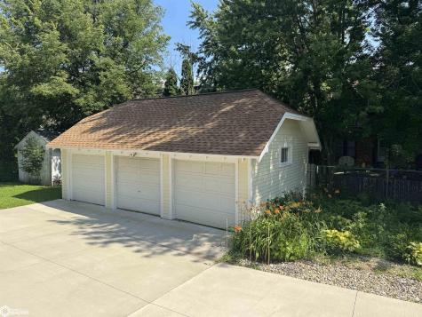 300 N 4th Street Clear Lake IA 50428