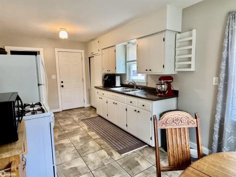 523 10th Avenue N Clear Lake IA 50428