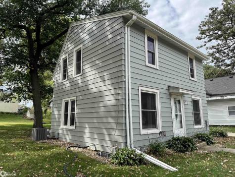 523 10th Avenue N Clear Lake IA 50428