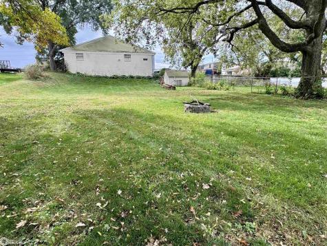 523 10th Avenue N Clear Lake IA 50428