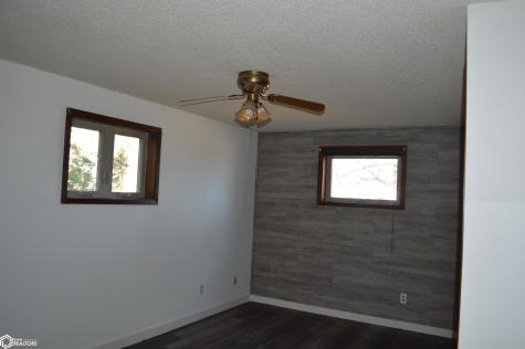 659 3rd Place SE Mason City IA 50401