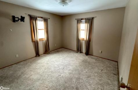 945 S 4th Street Forest City IA 50436