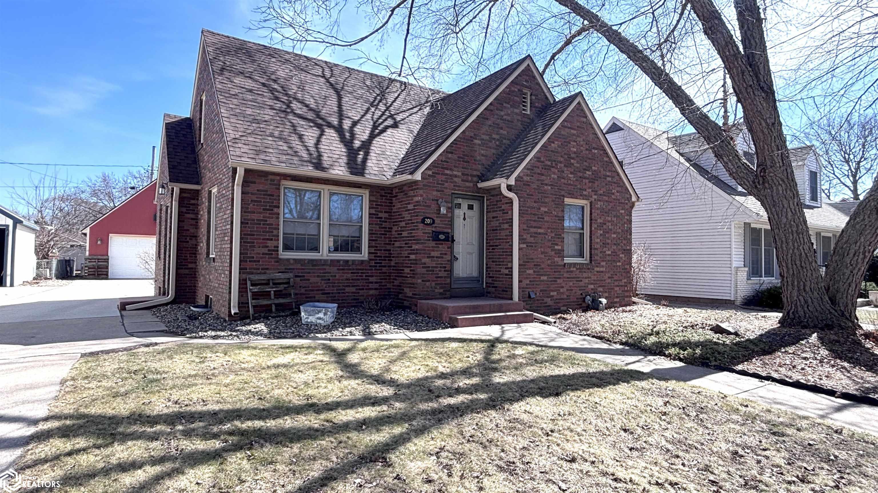 209 S Tennessee Avenue Mason City IA 50401