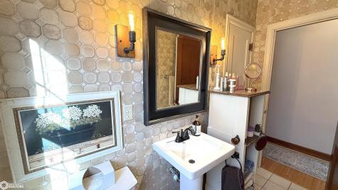 209 S Tennessee Avenue Mason City IA 50401