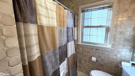 209 S Tennessee Avenue Mason City IA 50401