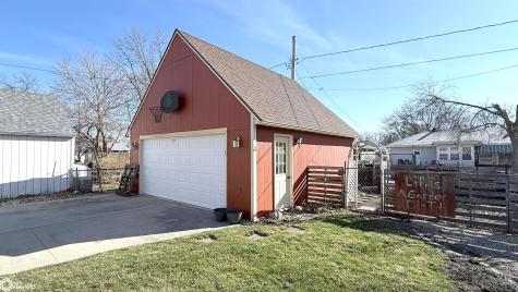 209 S Tennessee Avenue Mason City IA 50401