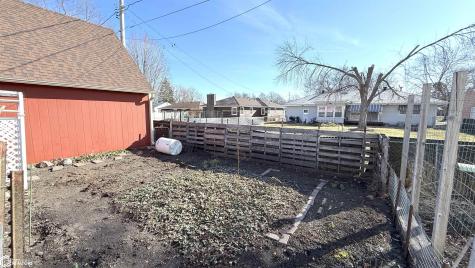 209 S Tennessee Avenue Mason City IA 50401