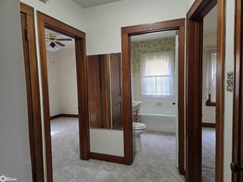 1022 N Monroe Avenue Mason City IA 50401