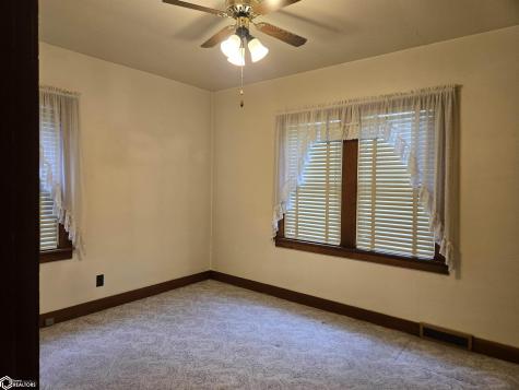 1022 N Monroe Avenue Mason City IA 50401