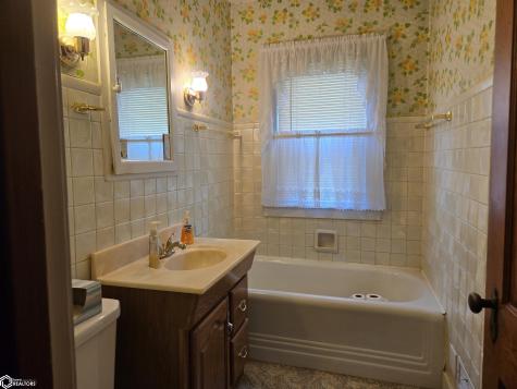 1022 N Monroe Avenue Mason City IA 50401