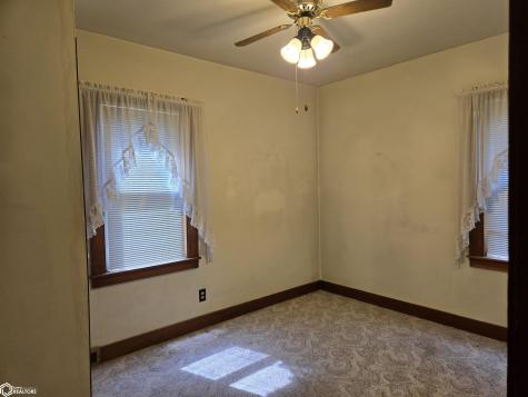 1022 N Monroe Avenue Mason City IA 50401