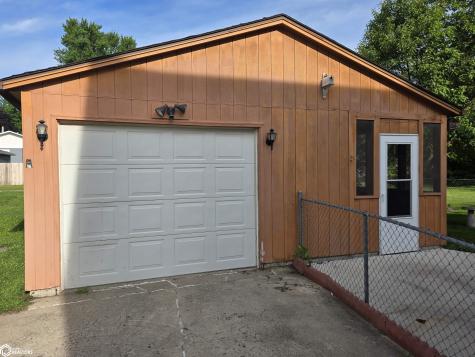 1022 N Monroe Avenue Mason City IA 50401