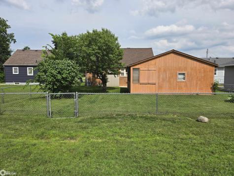 1022 N Monroe Avenue Mason City IA 50401