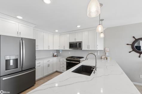 1403 S Lakeview Drive Clear Lake IA 50428