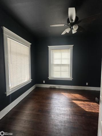 227 Moorhead Iowa Falls IA 50126